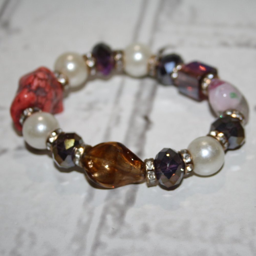 Beaded bracelet Colorful with pearls, Crystals, And Chunky Beads 7"